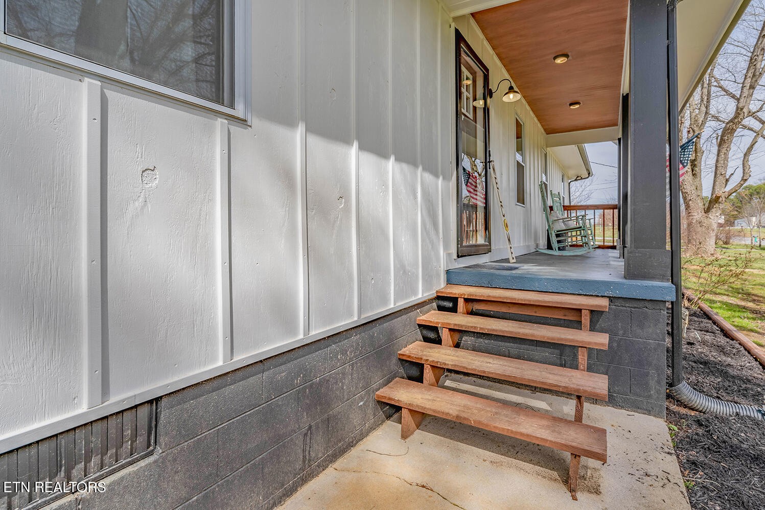 5113 Poplar Springs Road Greeneville, TN 37743 - Photo 3 of 40 a view of entryway with a front door