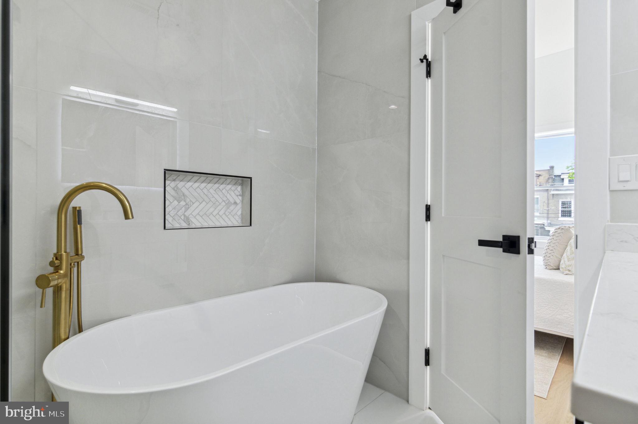 913 Emerson Street Northwest Washington, DC 20011 - Photo 16 of 37