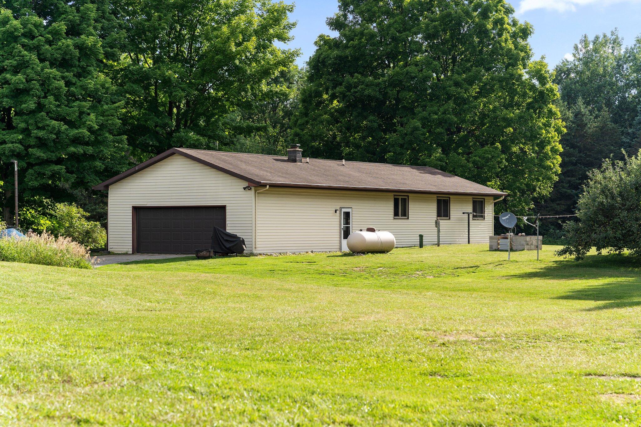 16378 Pierce Road Stanwood, MI 49346 - Photo 3 of 69 75-web-or-mls-DSC05932