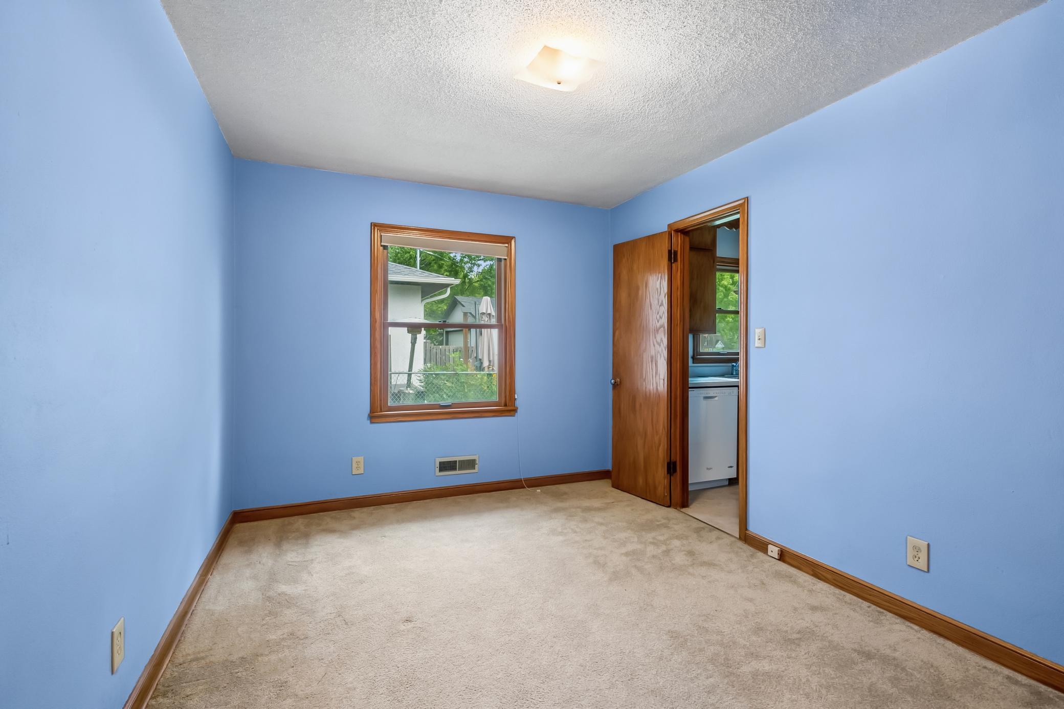 2267 Mohawk Road North St. Paul, MN 55109 - Photo 24 of 40 Gallery Image 24