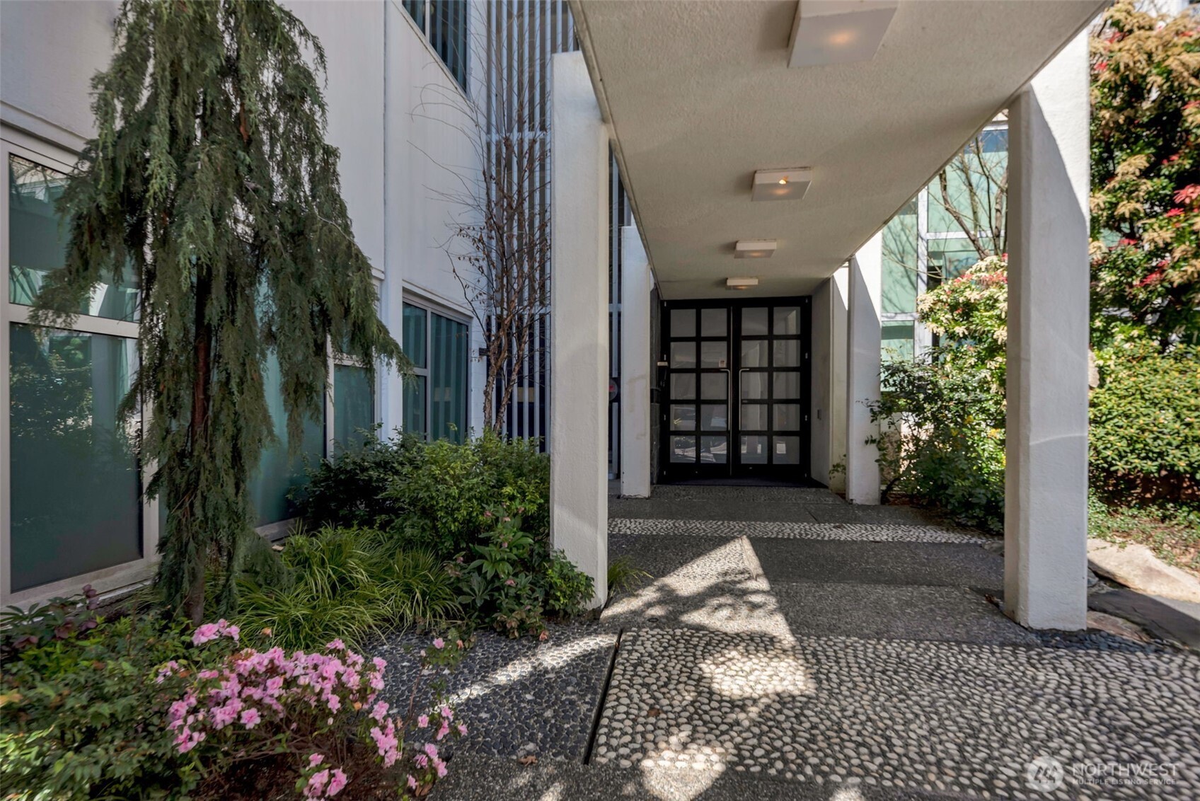 1000 Union Street, Unit 110 Seattle, WA 98101 - Photo 2 of 16 a view of a back yard