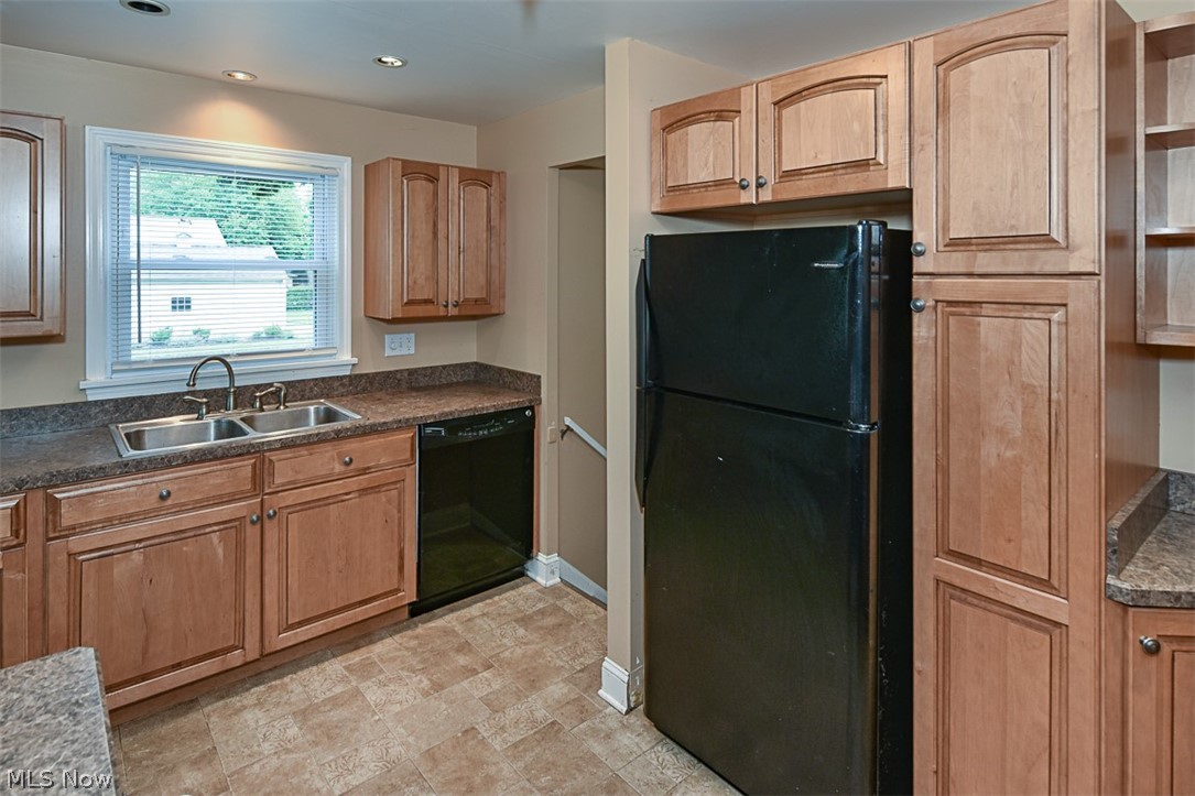 1651 Lyndhurst Road Lyndhurst, OH 44124 - Photo 13 of 34