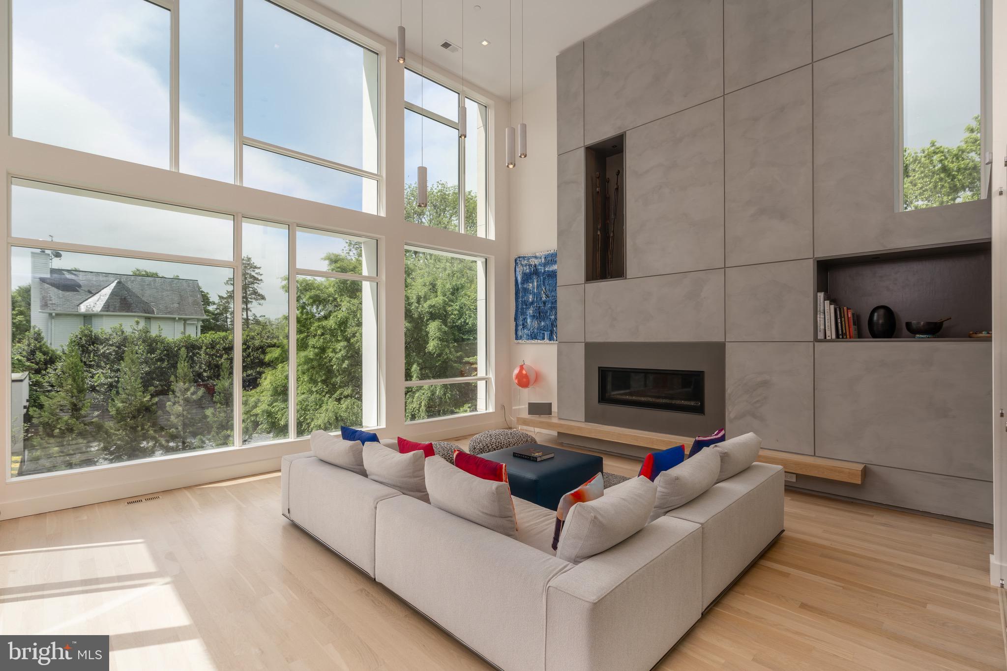 4834 W Street Northwest Washington, DC 20007 - Photo 3 of 36 Living room