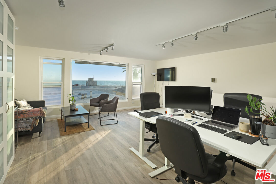 6947 Trolleyway South Playa del Rey, CA 90293 - Photo 17 of 35 Gallery Image 17
