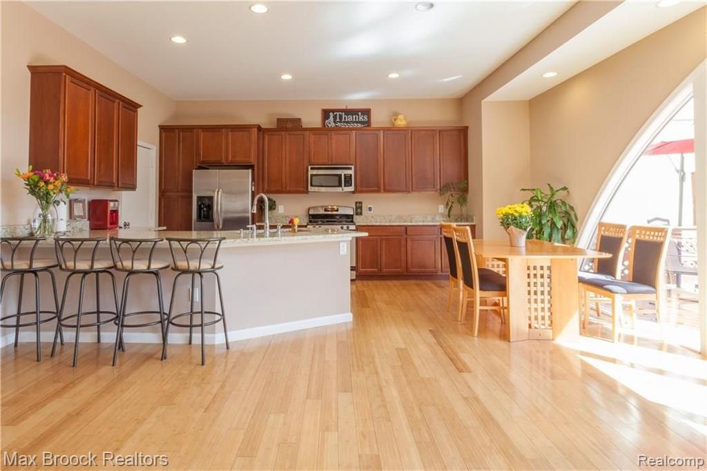 2223 Crystal Drive, Unit 24 Rochester Hills, MI 48309 - Photo 11 of 41