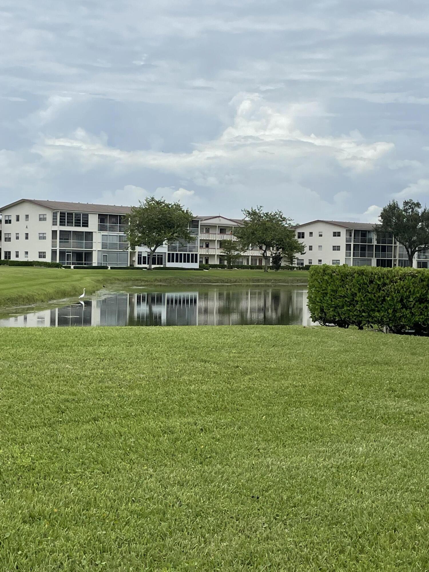 132 Preston F Boca Raton, FL 33434 - Photo 3 of 12 IMG_2902