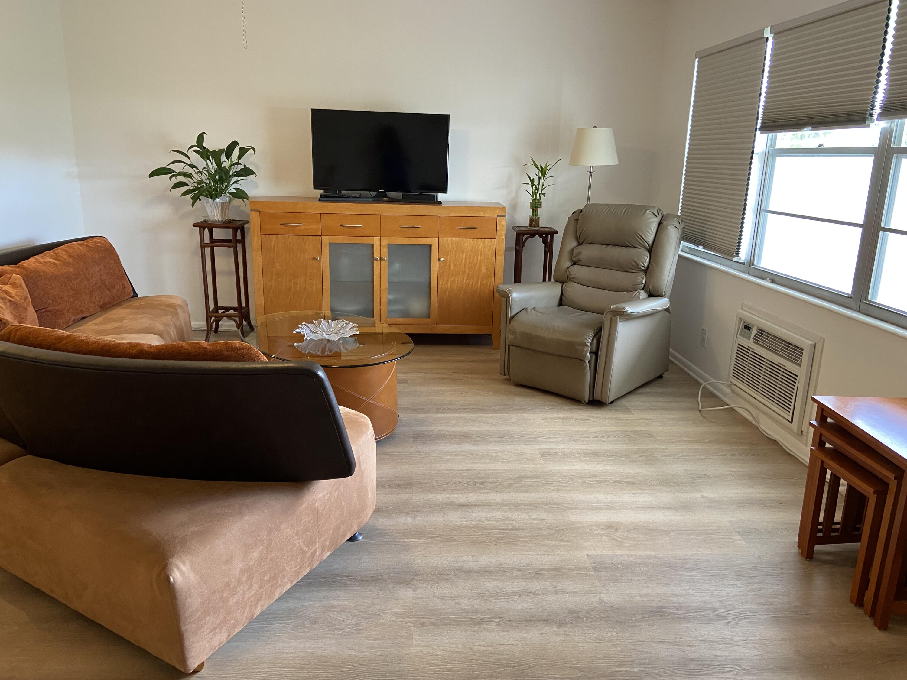 132 Preston F Boca Raton, FL 33434 - Photo 5 of 12 IMG_3012