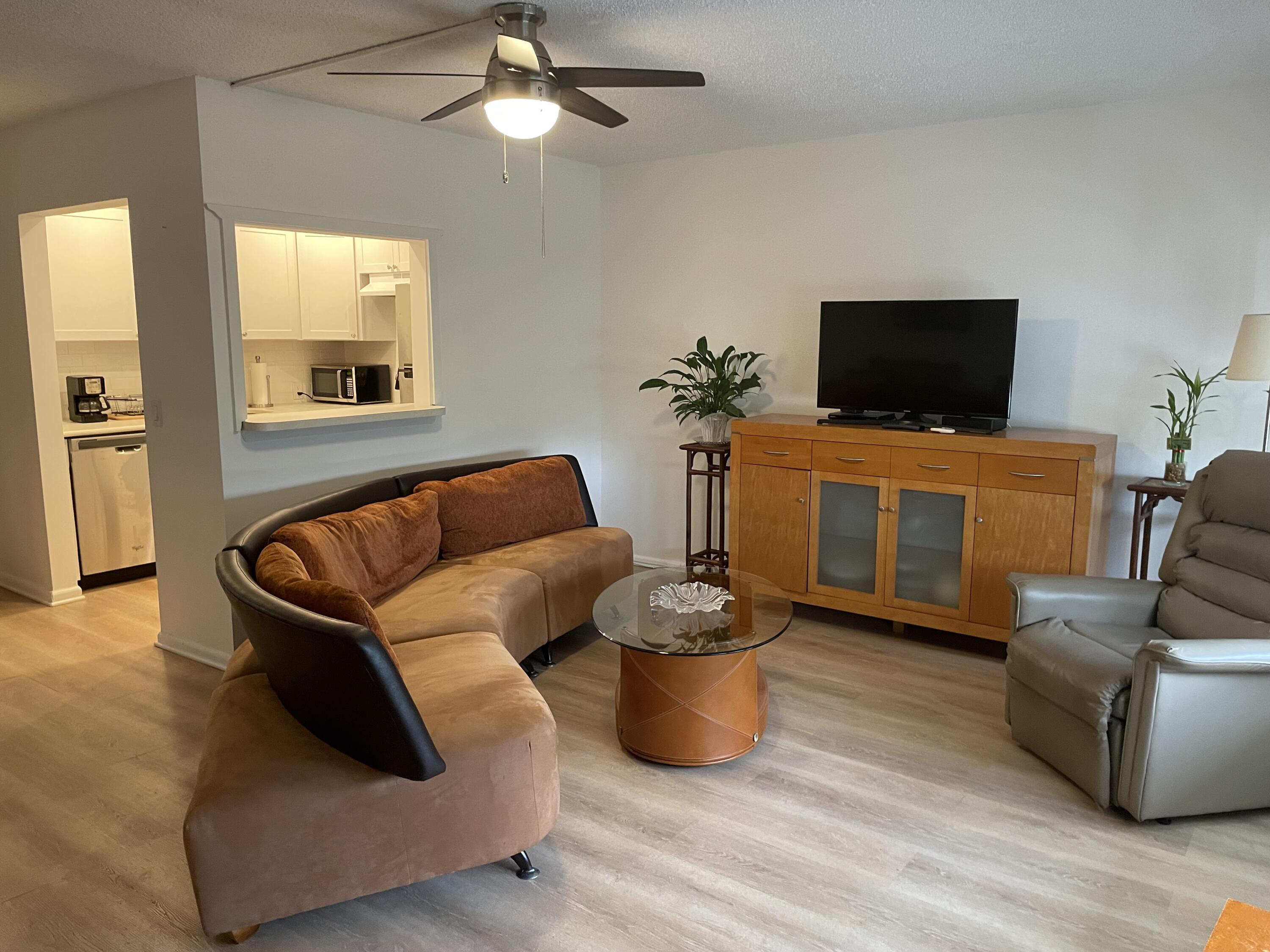 132 Preston F Boca Raton, FL 33434 - Photo 6 of 12 IMG_2810