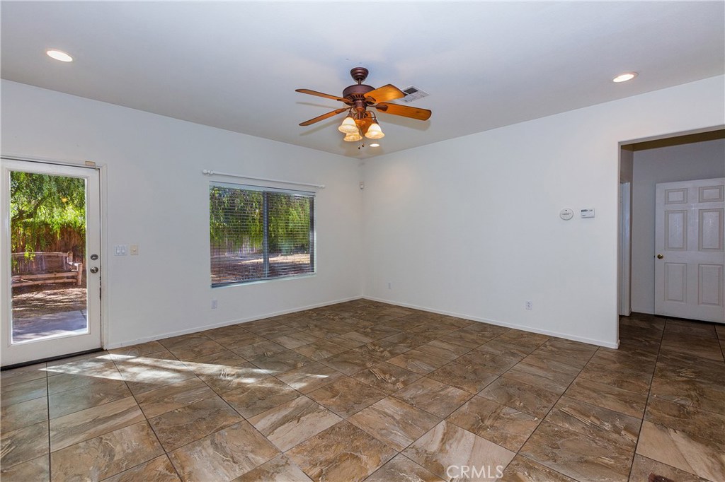 1430 Jewelstone Circle Hemet, CA 92545 - Photo 12 of 26 dining family room