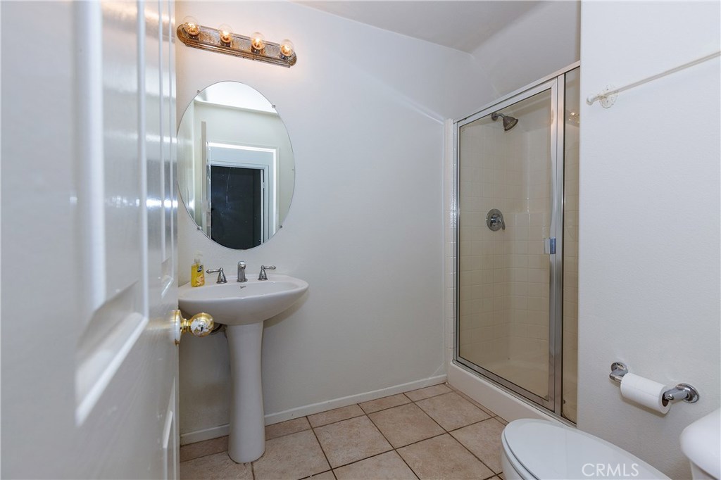 1430 Jewelstone Circle Hemet, CA 92545 - Photo 15 of 26 bathroom
