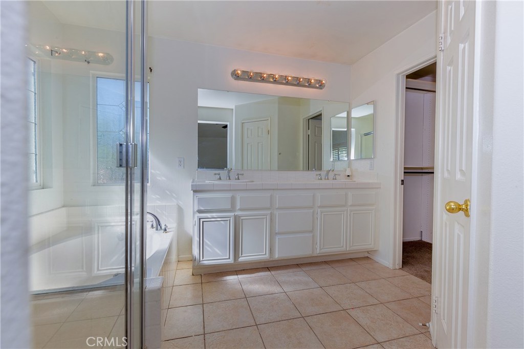 1430 Jewelstone Circle Hemet, CA 92545 - Photo 21 of 26 master bath