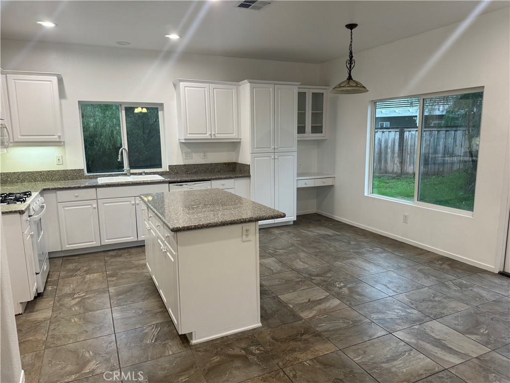 1430 Jewelstone Circle Hemet, CA 92545 - Photo 9 of 26 kitchen