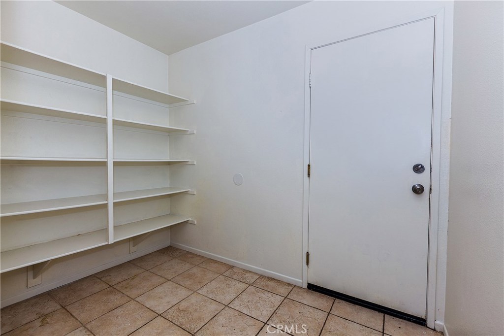 1430 Jewelstone Circle Hemet, CA 92545 - Photo 10 of 26 room to garage