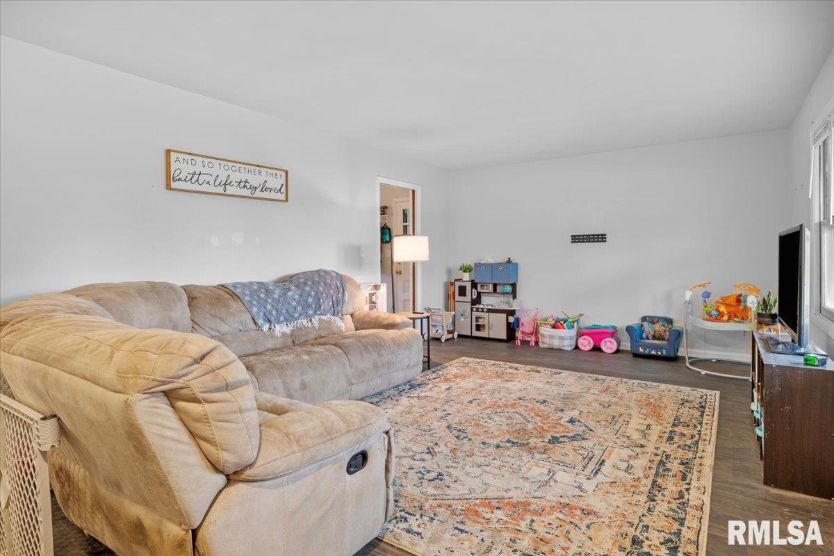 231 Dickinson Road Springfield, IL 62704 - Photo 5 of 29