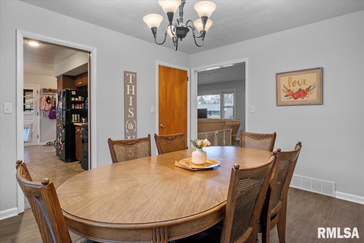 231 Dickinson Road Springfield, IL 62704 - Photo 8 of 29