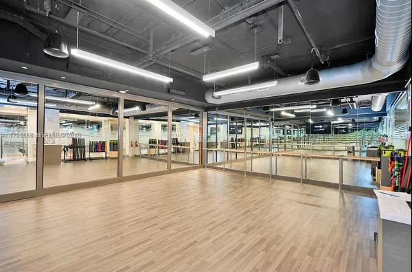 $11,800 | 20165 Northeast 39th Place, Unit 403, Aventura, FL 33180