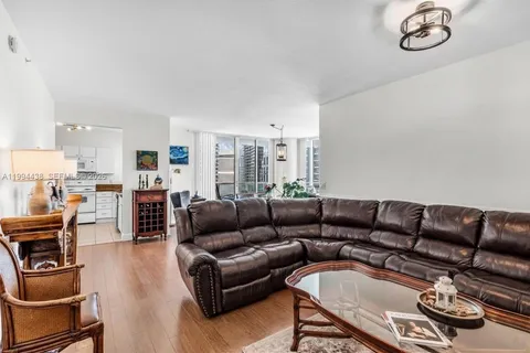 $775,000 | 1250 South Miami Avenue, Unit 3206, Miami, FL 33130
