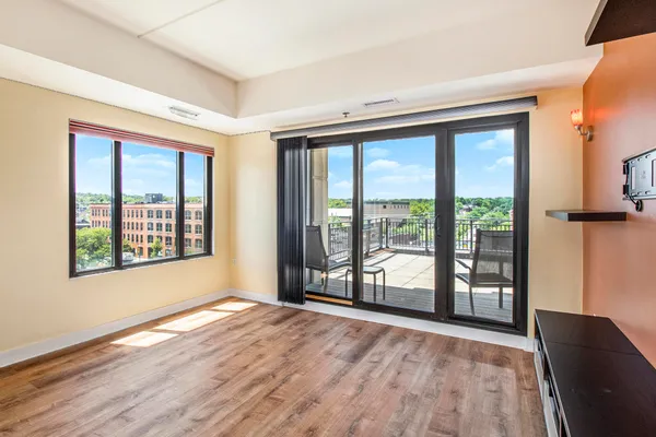 $3,800 | 111 North Ashley Street, Unit 302, Ann Arbor, MI 48104