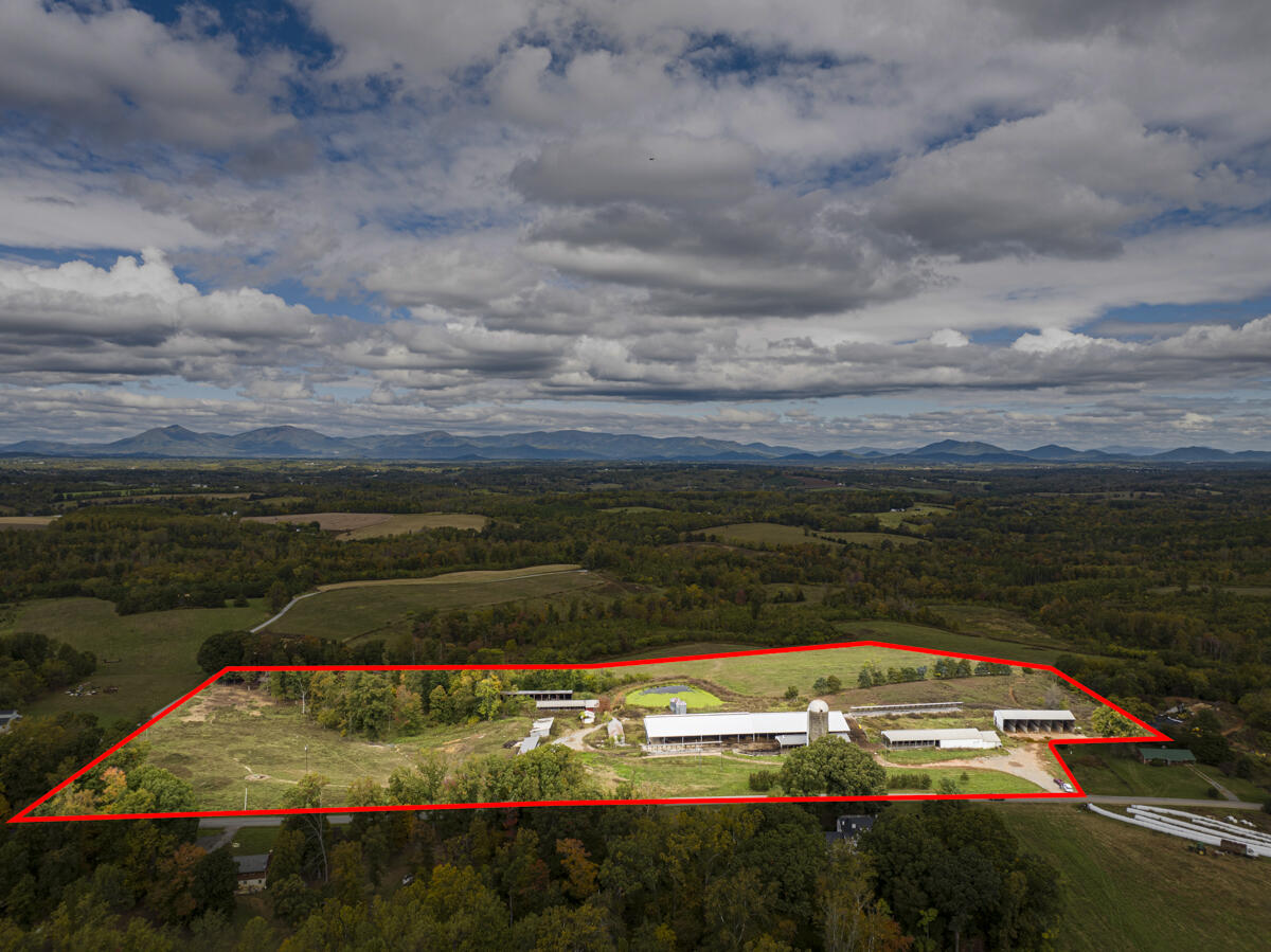 9961 Falling Creek Road Huddleston, VA 24104 - Photo 38 of 39 a view of a city