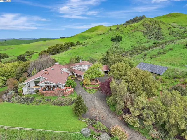 a view of a house with a yard and plants