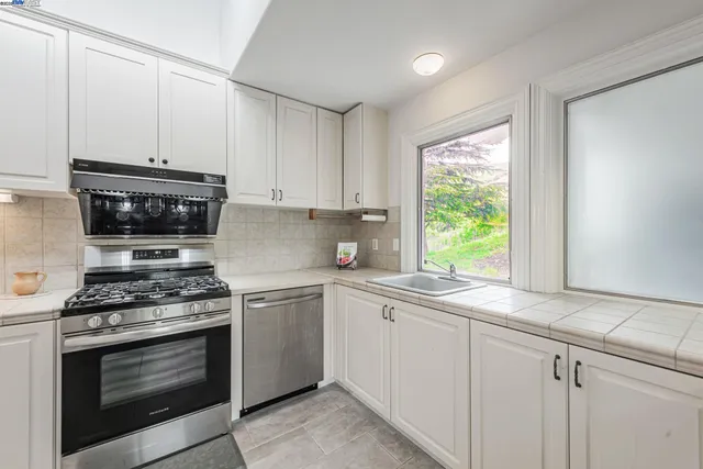 a view of a pathway both side of house