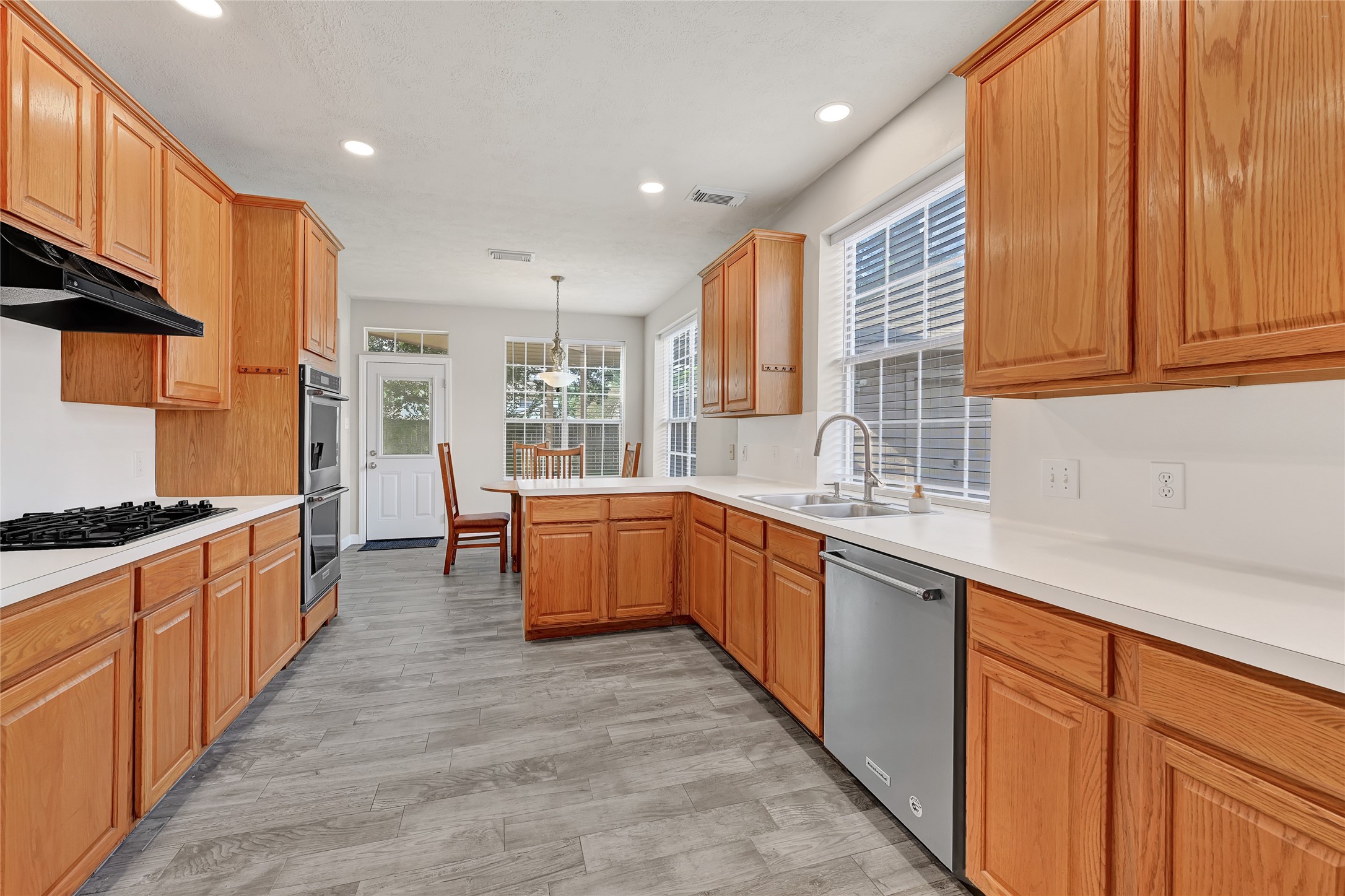 19126 South Rim Trail Spring, TX 77388 - Photo 11 of 21 Kitchen