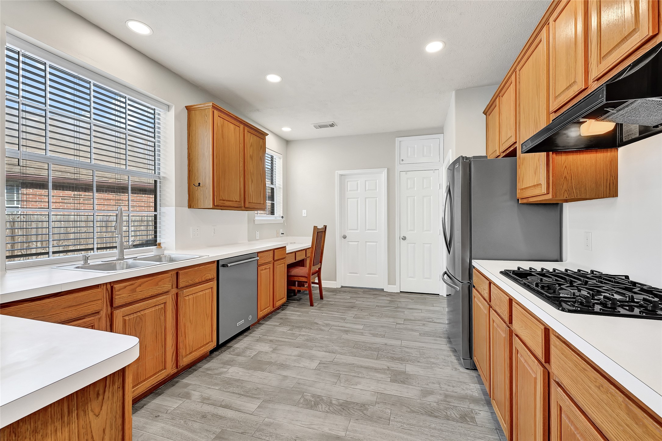 19126 South Rim Trail Spring, TX 77388 - Photo 10 of 21 Kitchen