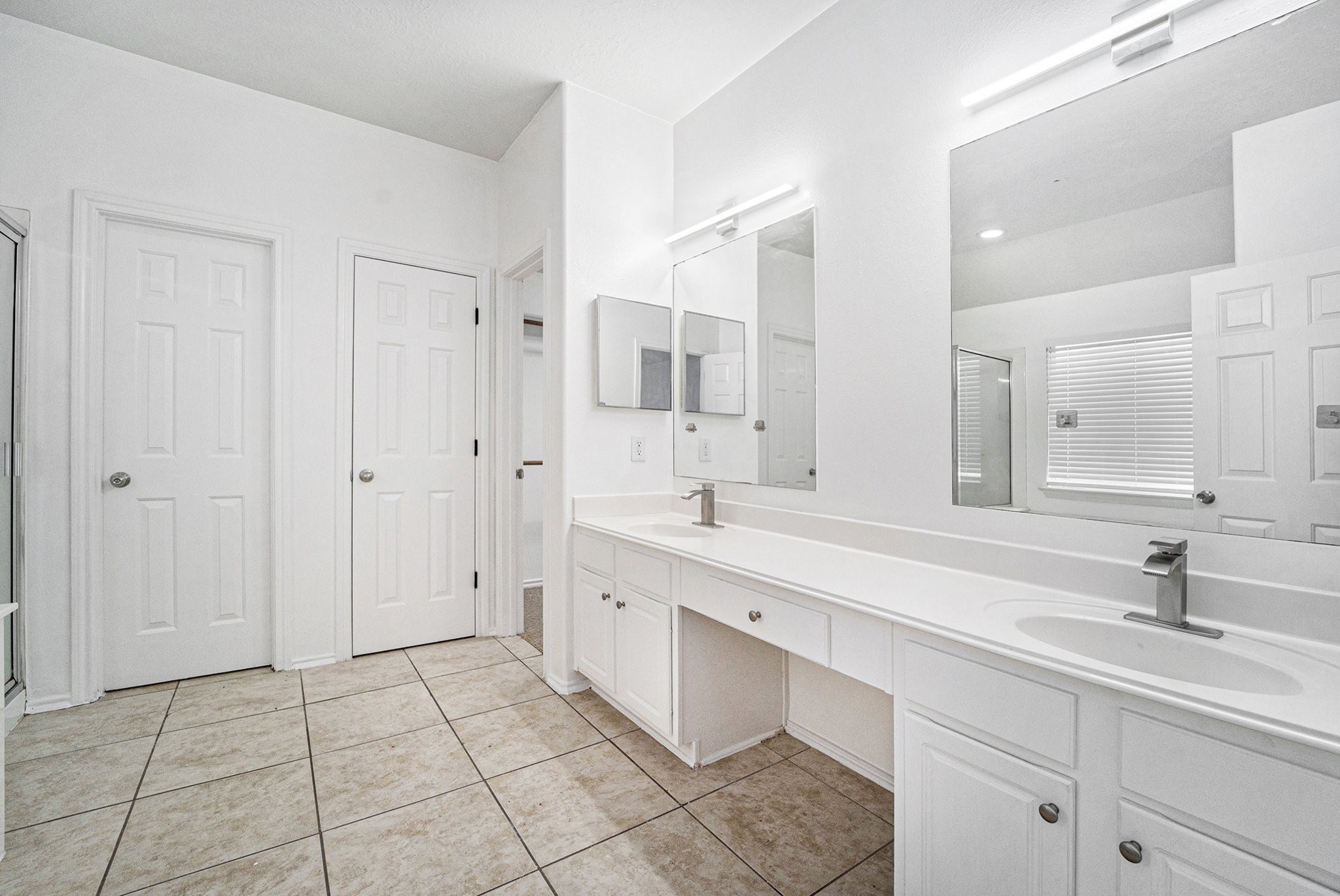 18131 Stone Trail Manor Drive Humble, TX 77346 - Photo 18 of 31 a spacious bathroom with a shower sink and mirror