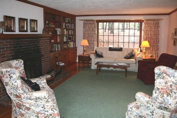 7 Wing Road Lynnfield, MA 01940 - Photo 2 of 13 Gallery Image 2