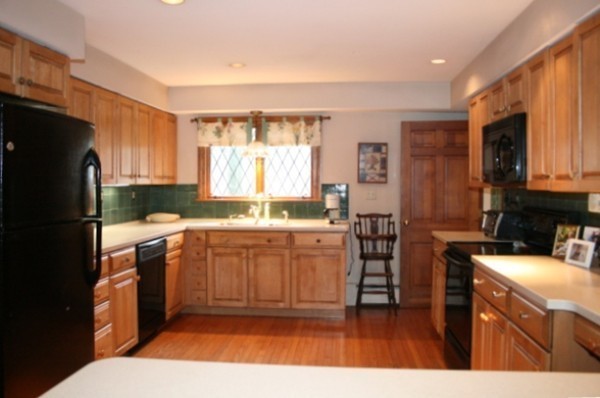 7 Wing Road Lynnfield, MA 01940 - Photo 5 of 13 Gallery Image 5