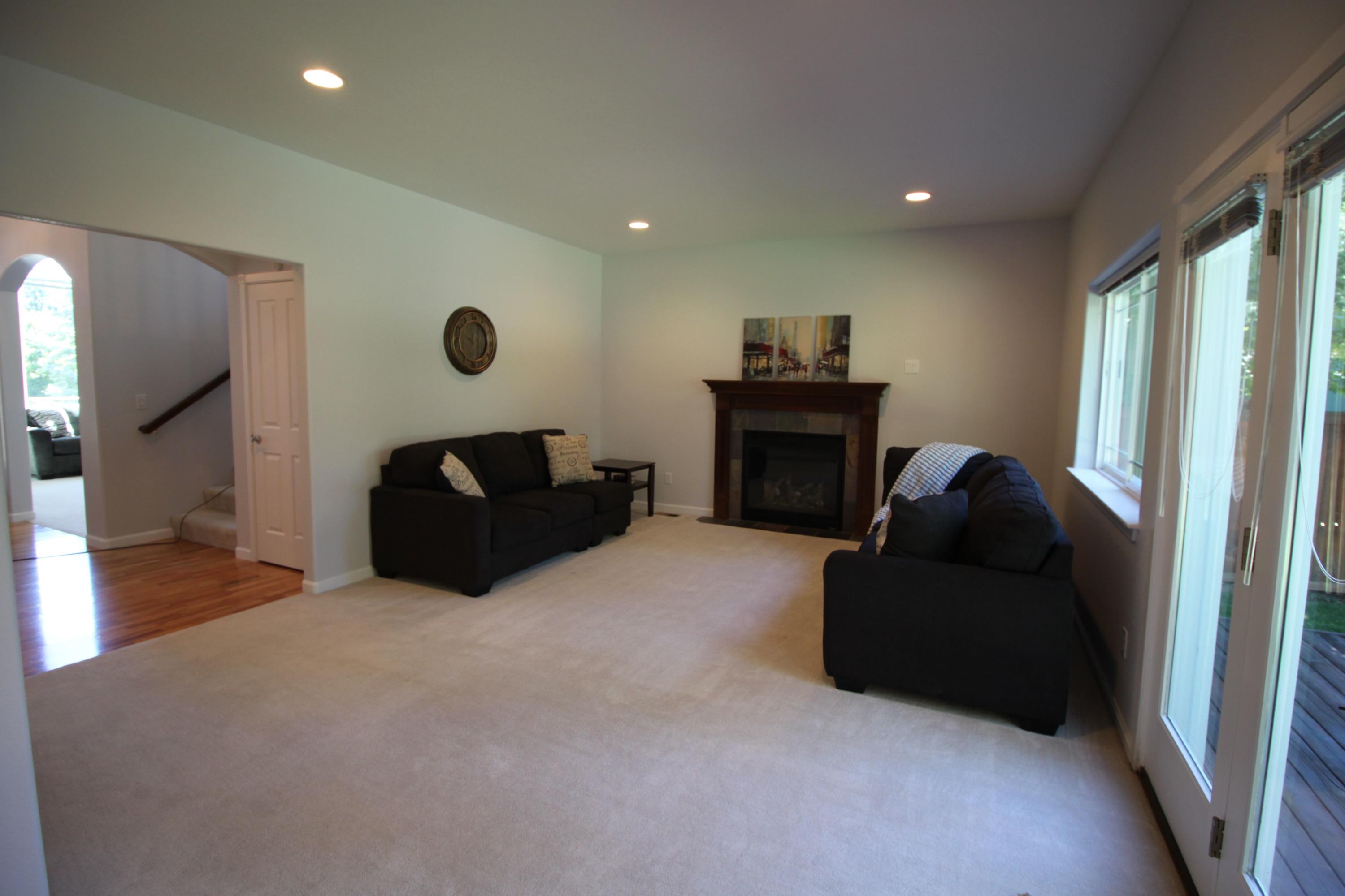 19846 Powers Road Bend, OR 97702 - Photo 6 of 20 Fam rm to Liv Rm