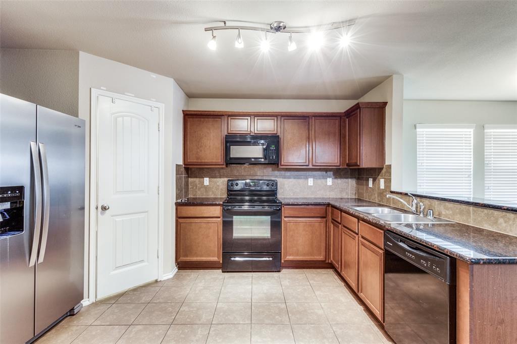 1101 Rainer Drive Princeton, TX 75407 - Photo 6 of 25 Gallery Image 6