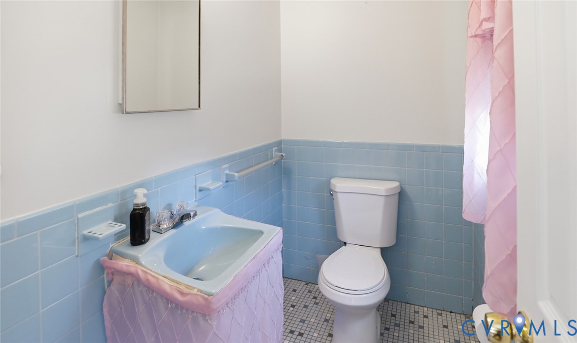 19353 Boulwares Road Ruther Glen, VA 22546 - Photo 35 of 62 Full bathroom featuring wainscoting, tile walls, a