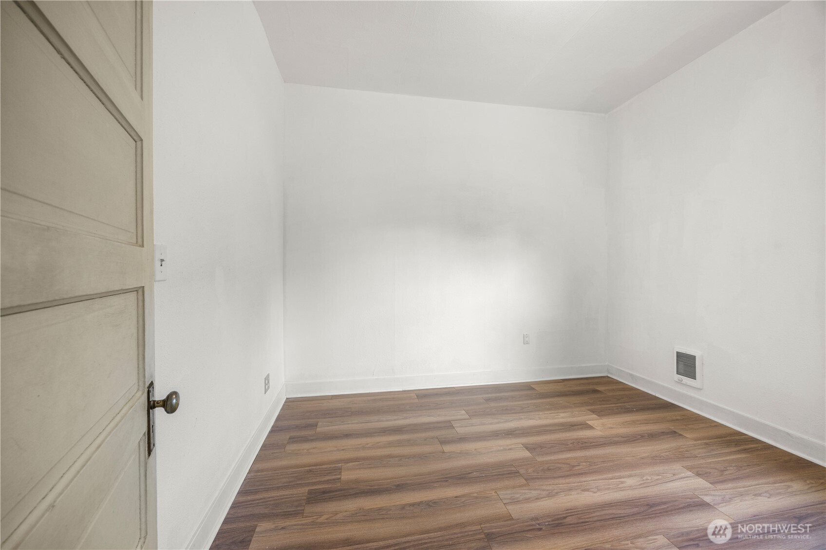 1624 Wright Avenue Sumner, WA 98390 - Photo 12 of 29 a view of a small space