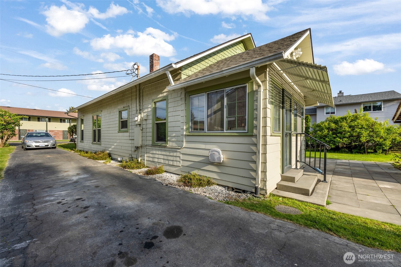 1624 Wright Avenue Sumner, WA 98390 - Photo 27 of 29 a view of a house with a street