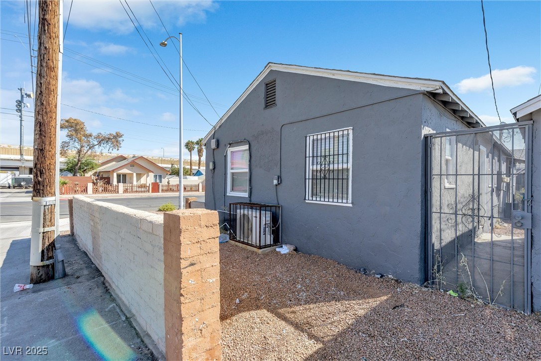 329 North 8th Street Las Vegas, NV 89101 - Photo 7 of 27