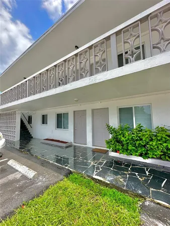 $1,695 | 10 Northwest 77th Street, Unit 2, Miami, FL 33150