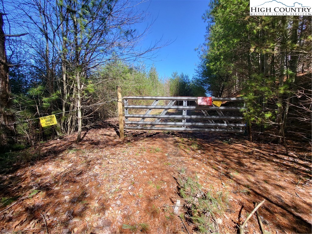 Riverside Lane Crumpler, NC 28617 - Photo 5 of 29 a view of park with wooden fence
