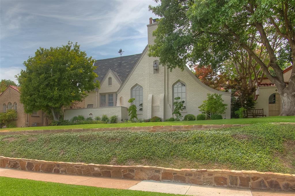 2432 Winton Ter East