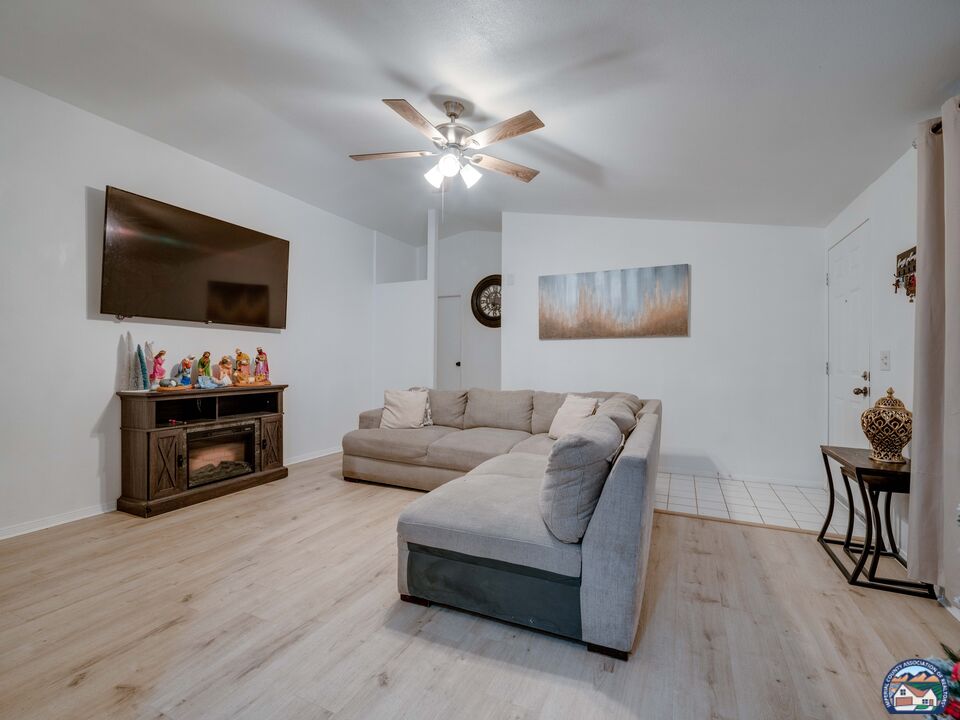 1601 Drew Road, Unit 16 El Centro, CA 92243 - Photo 6 of 17 Gallery Image 6