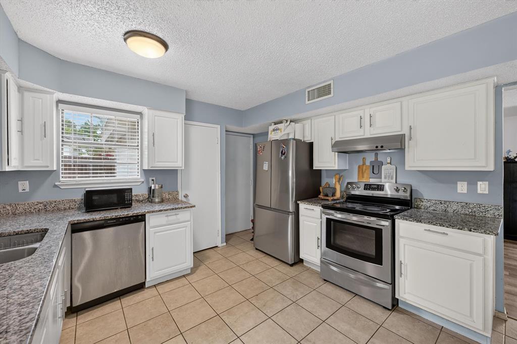 1626 Lyon Street Lancaster, TX 75134 - Photo 6 of 16