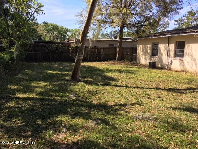 6019 Temple Road Jacksonville, FL 32217 - Photo 10 of 14 a backyard of a house with barbeque oven