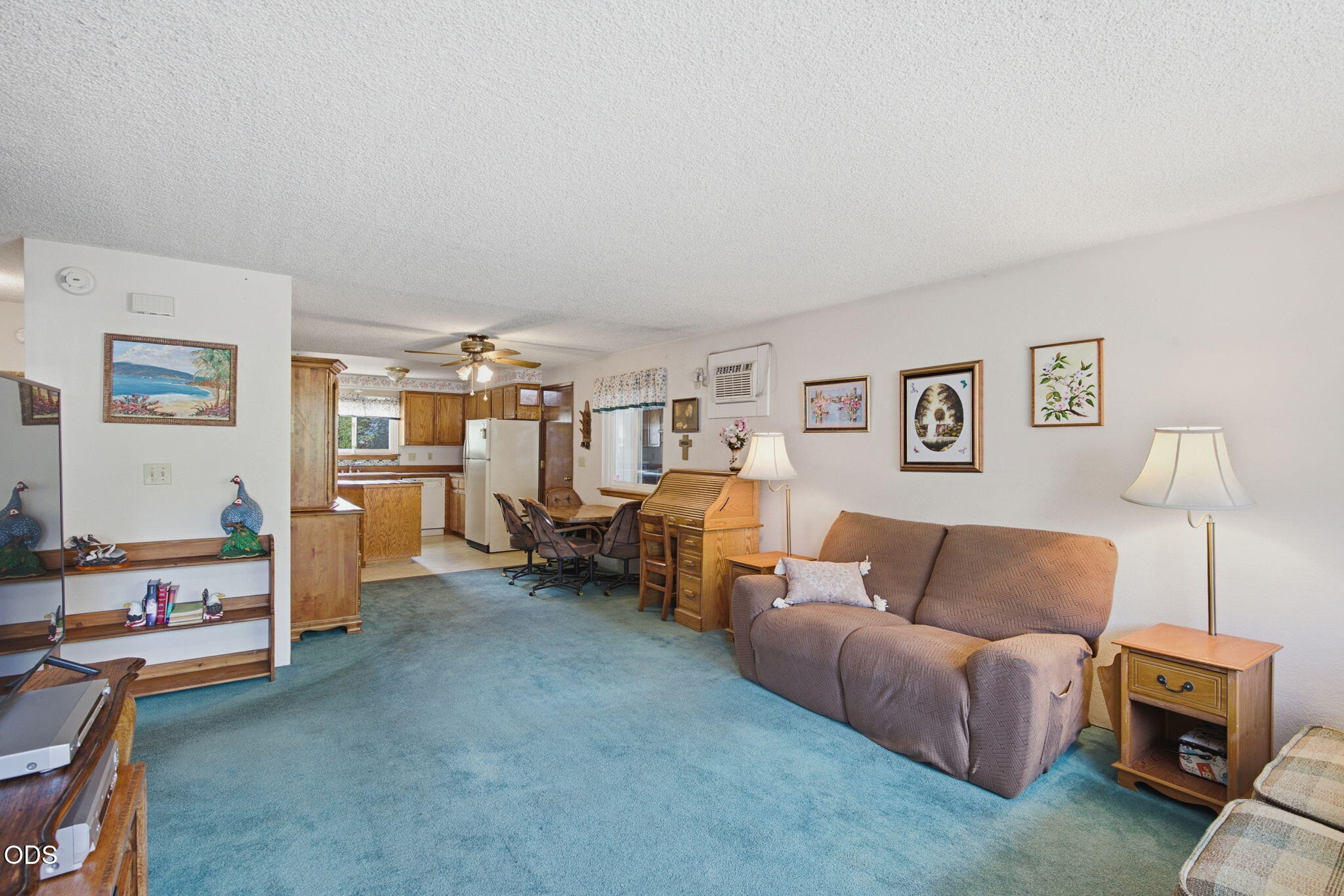 103 Brookside Court Rogue River, OR 97537 - Photo 4 of 27 a living room with furniture and a couch