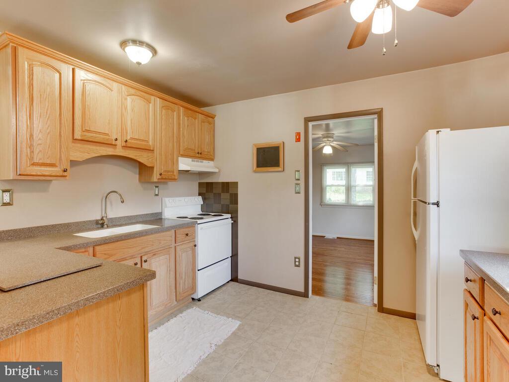 21698 Ranger Road Lexington Park, MD 20653 - Photo 4 of 10 Kitchen