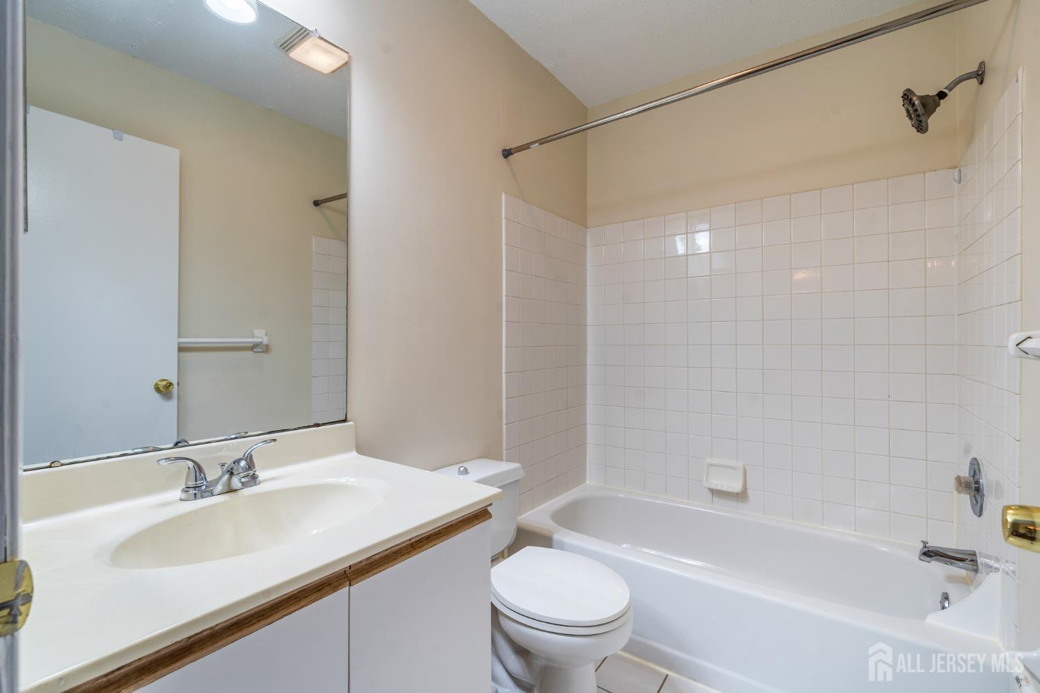 358 Lunar Road Piscataway, NJ 08854 - Photo 15 of 22 Gallery Image 15