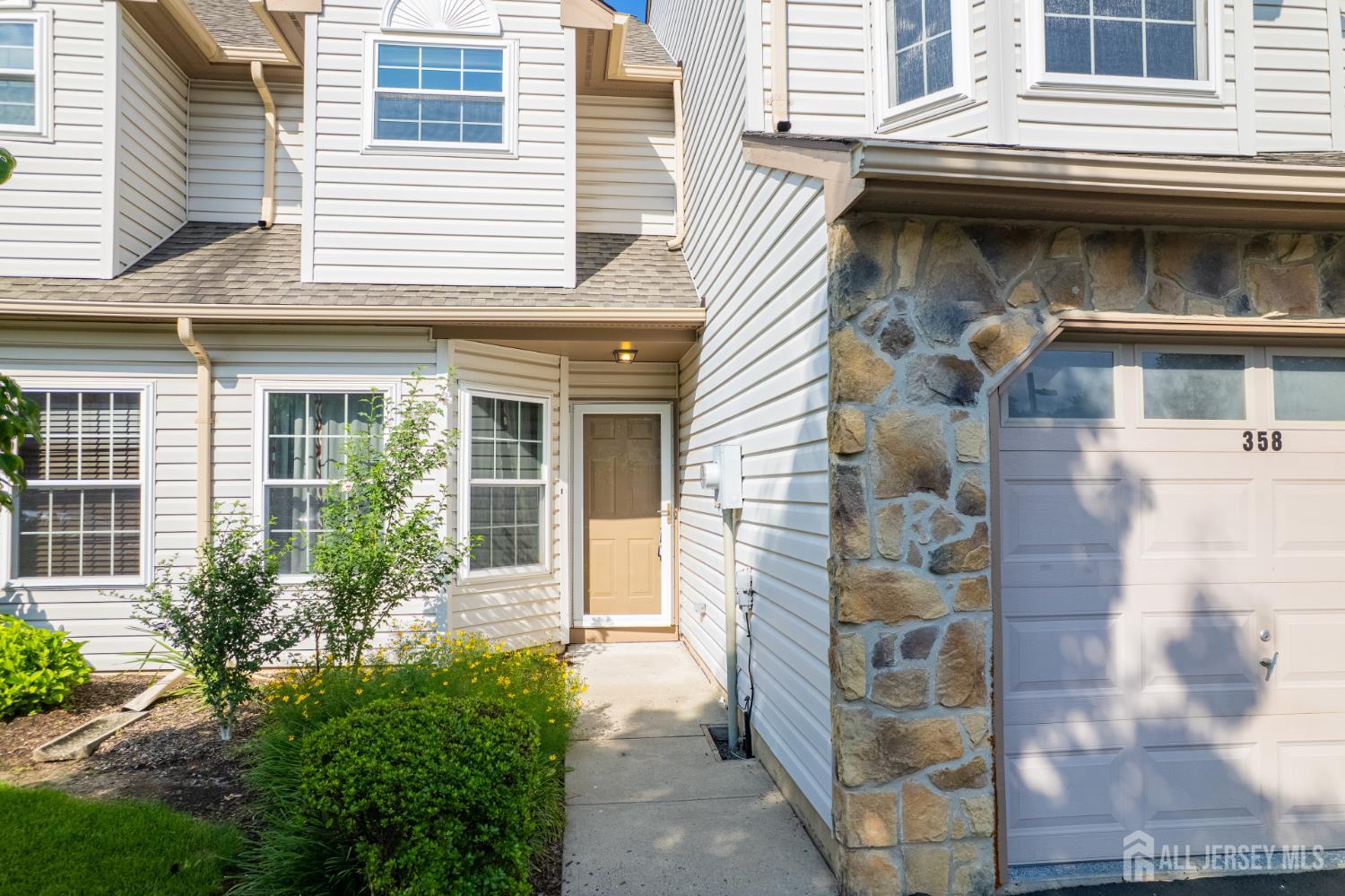 358 Lunar Road Piscataway, NJ 08854 - Photo 2 of 22 Gallery Image 2