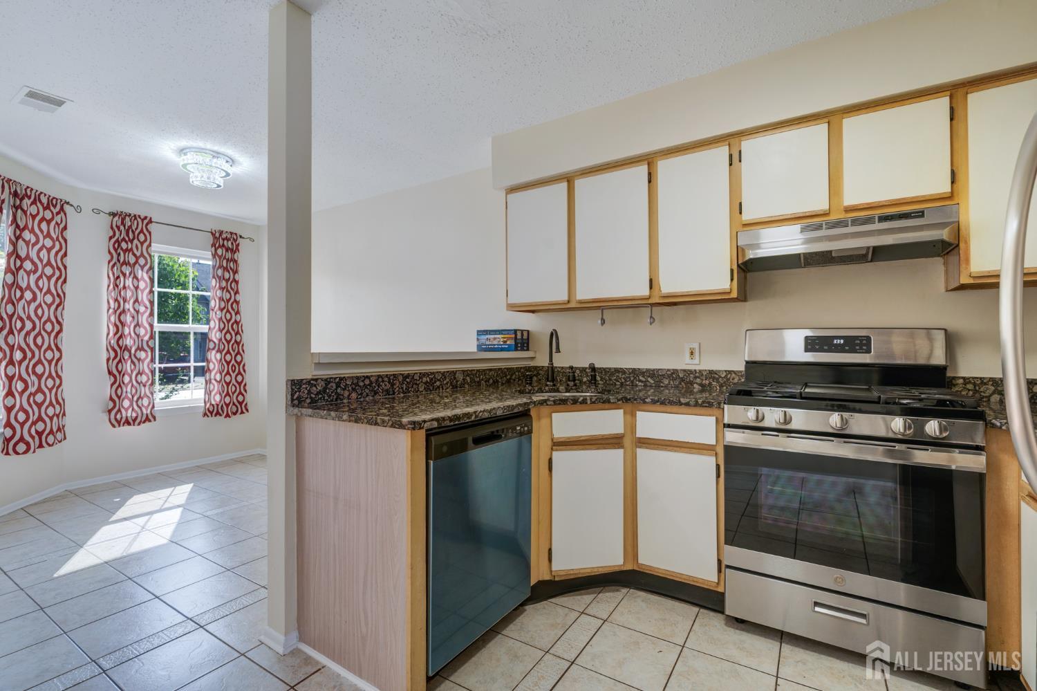 358 Lunar Road Piscataway, NJ 08854 - Photo 5 of 22 Gallery Image 5
