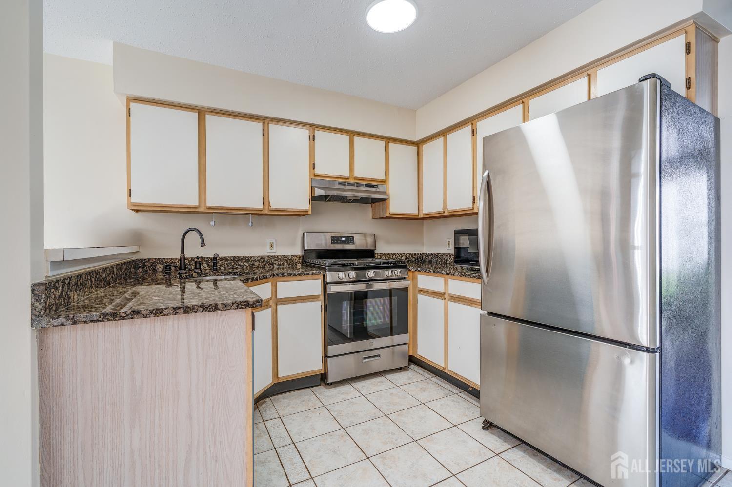 358 Lunar Road Piscataway, NJ 08854 - Photo 6 of 22 Gallery Image 6