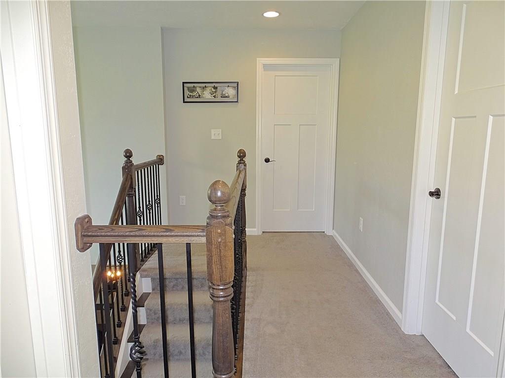 289 Durst Road Irwin, PA 15642 - Photo 17 of 25 2ND FLOOR HALLWAY