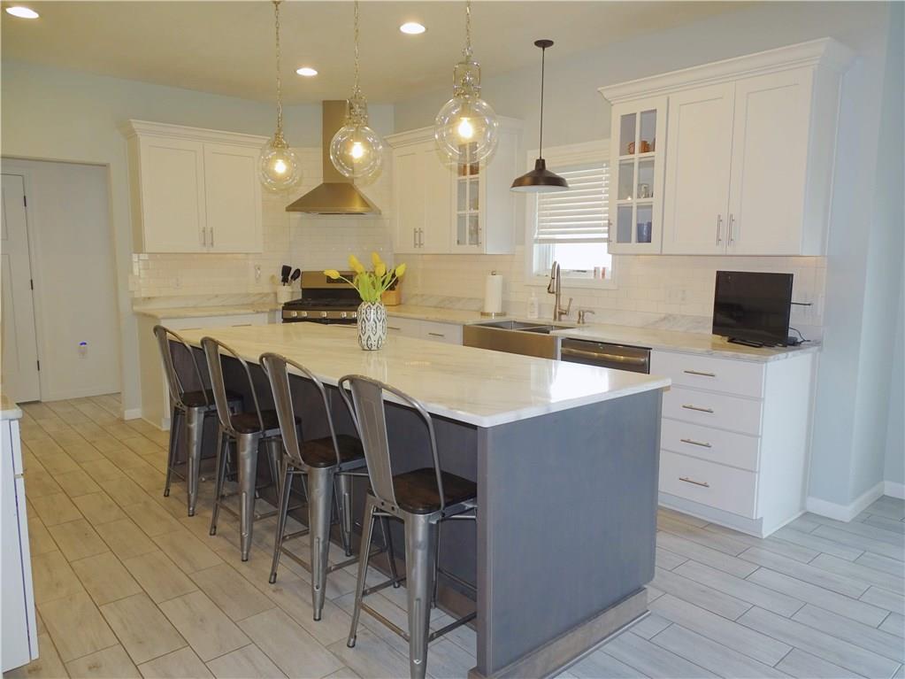 289 Durst Road Irwin, PA 15642 - Photo 7 of 25 VIEW OF ISLAND SEATING